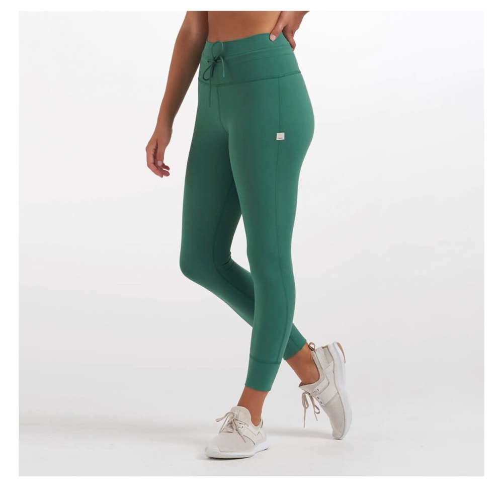 NWT vuori daily legging cactus green M